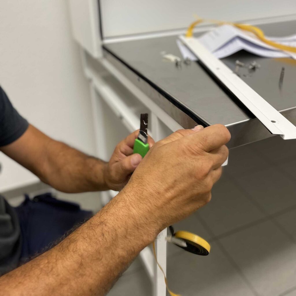 démontage et transfert d'équipements de laboratoire