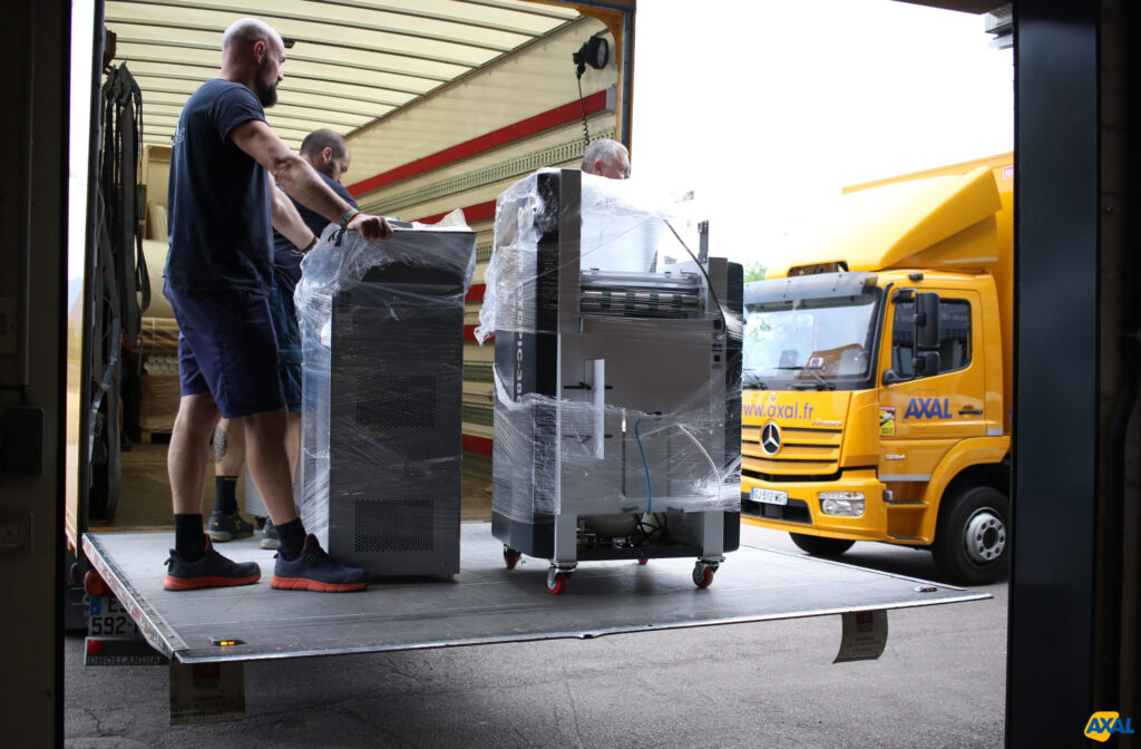 Manutention de matériel lourd effectuée par l'entreprise de levage Axal