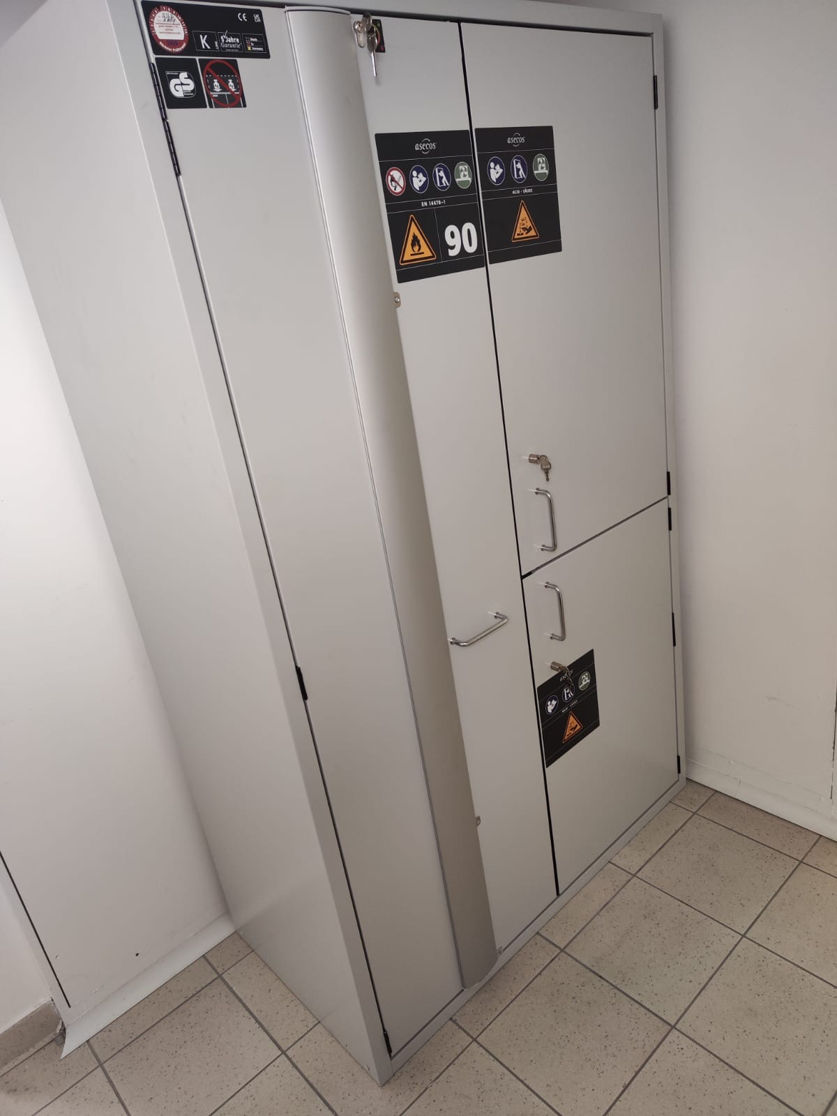 installation d'une armoire de sécurité