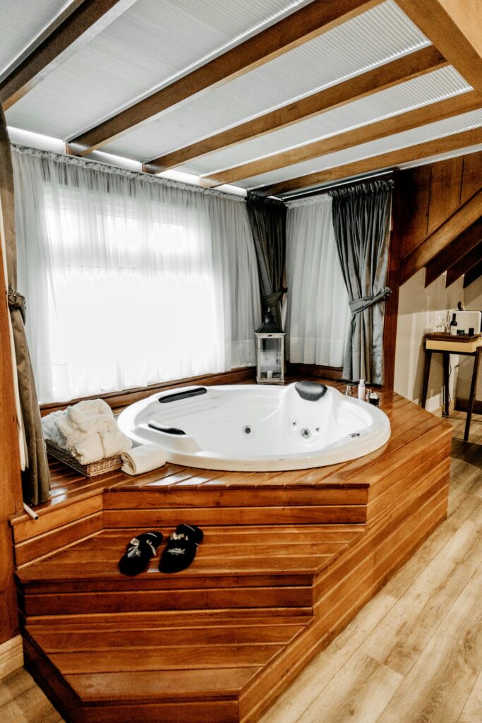 pièce équipée d'un spa