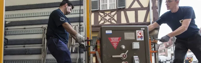 Transport de coffre-fort pour entreprises