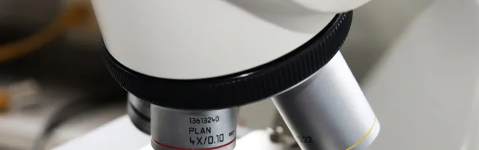 Microscope de laboratoire